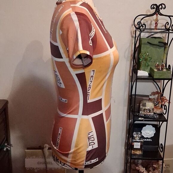 RARE! VINTAGE FENDI Women's Brown and Yellow Graphic Tee Size 42? Small/medium - Picture 4 of 12